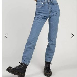 The Ragged Priest Lightwash Mom Jeans